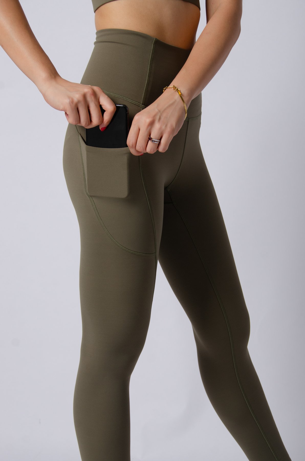 The Pocket Rocket Legging - Grey – Avo Activewear