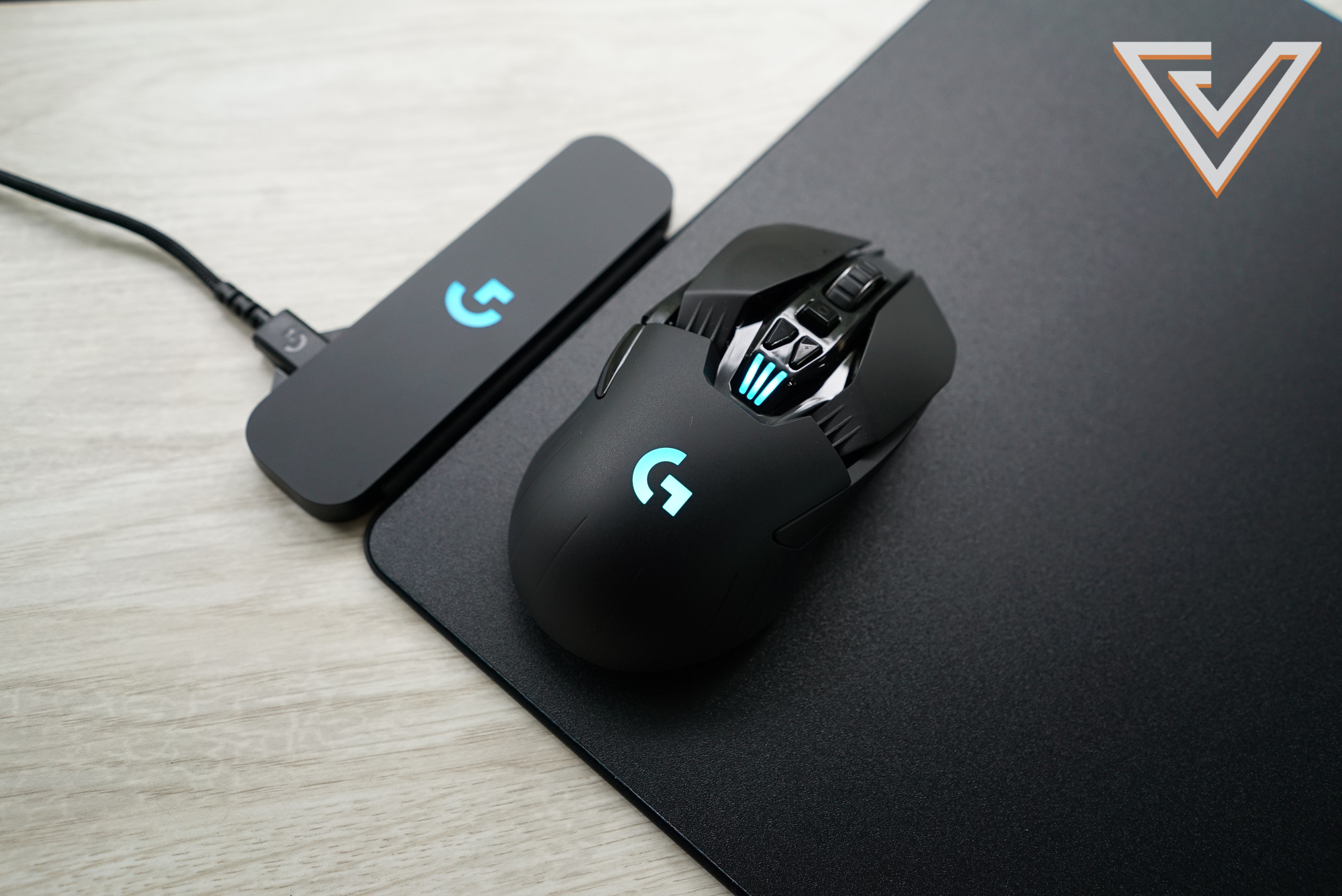 Лоджитек джи. Logitech g703 белая. Logitech g703 наушники. Logitech g205. Лоджитек g 108.