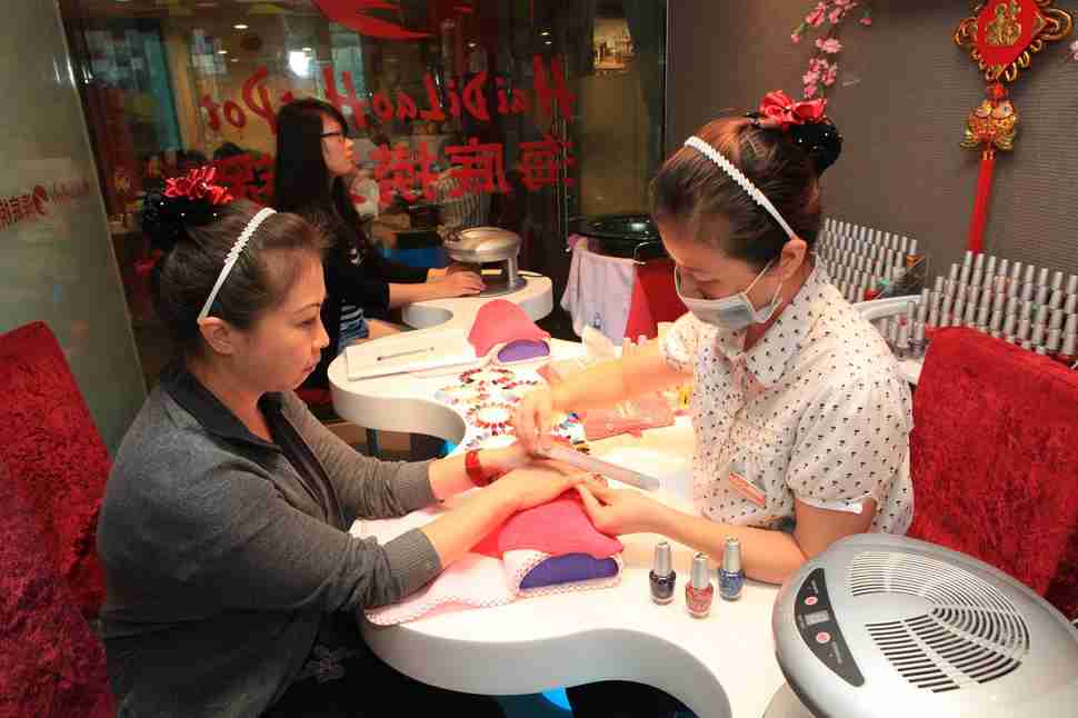 Haidilao Founder Built A US$21B Hotpot Chain - Now S'pore's Richest