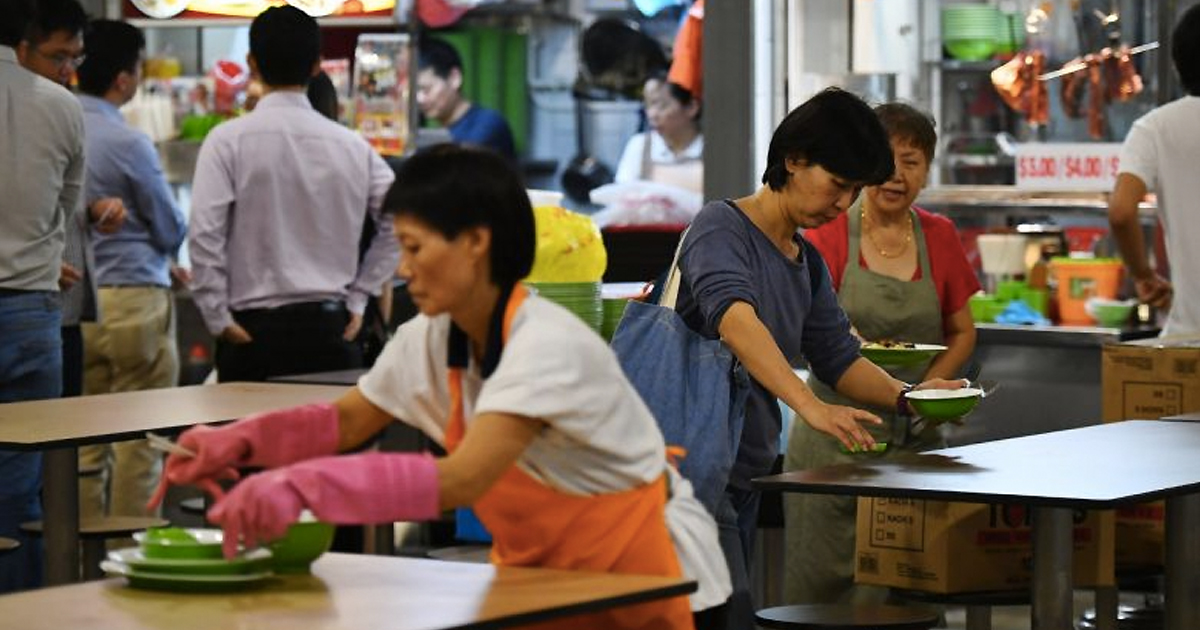 Hawkers in Singapore will not have to pay for table-cleaning and centralised dishwashing services from 7 April to 4 May
