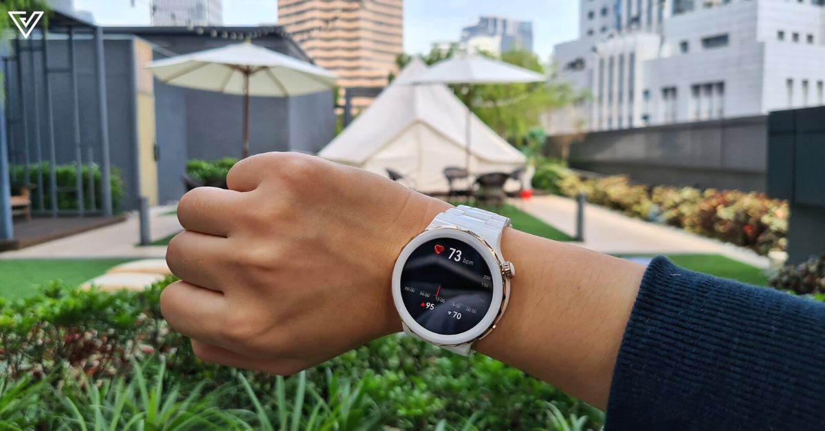 Часы huawei ceramic. Huawei watch 3 Pro Ceramic. Смарт-часы Huawei gt 3 Pro Silver Bezel White. Huawei watch gt 3 Pro Ceramic. Хуавей вотч 4 gt на тонкой руке.