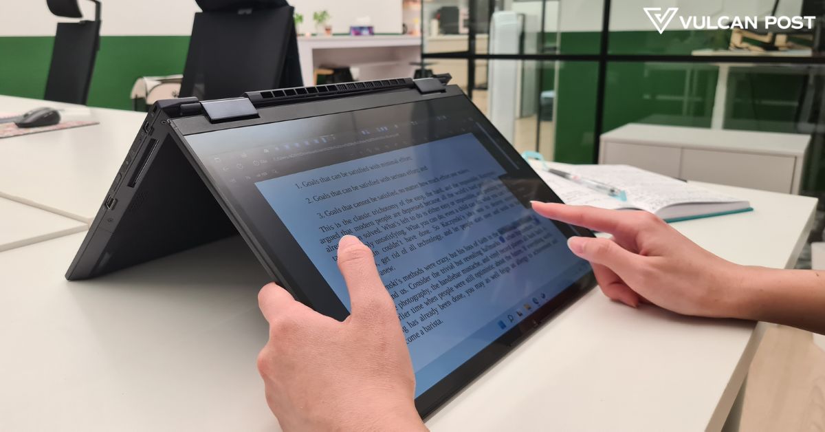 The Asus New Folding E-Book Reader