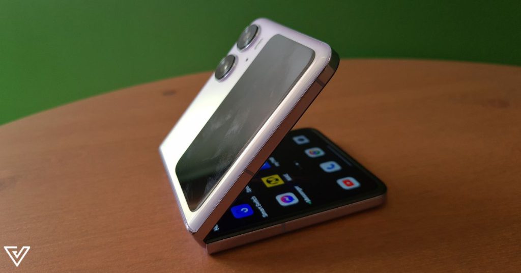 OPPO’s first flip phone has the largest cover screen of all & a flatter hinge, so what?