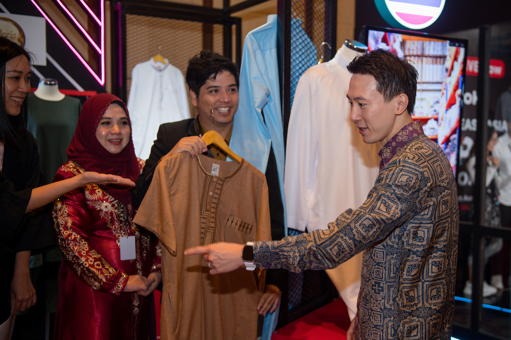 TikTok CEO Shou Chew with TikTok Shop Waris Muslim