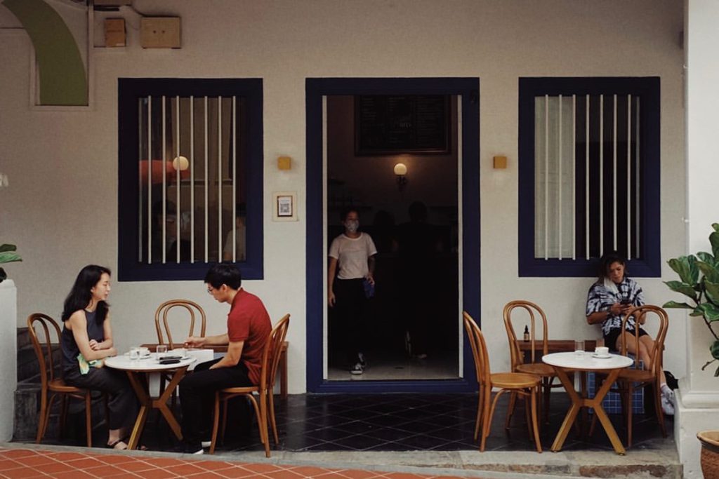 Maxi Coffee storefront