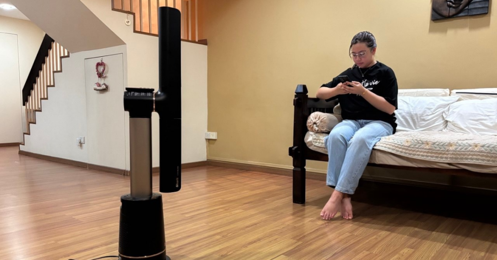 using shark turboblade fan in the living room