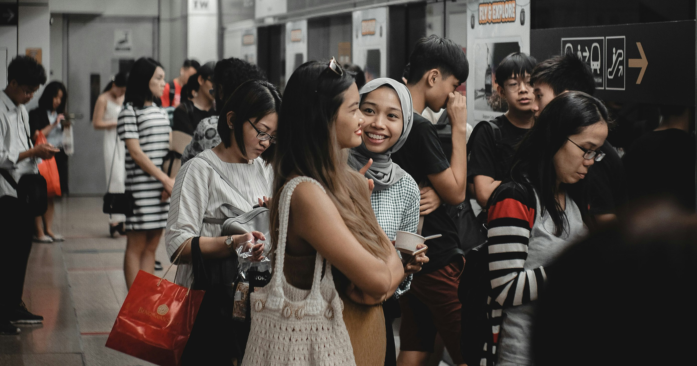 MOM tries to help young S'poreans, lists 4,270 vacancies paying up to S$5,000 to fresh graduates